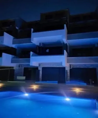 Amelia Luxury
